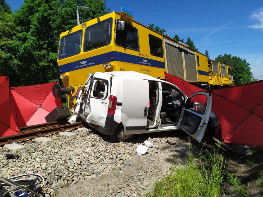 Brzeźnica. Śmiertelny wypadek. Młoda kobieta wjechała pod pociąg