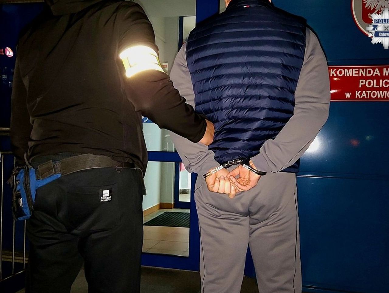 Knurów: Uderzenie w kiboli handlujących narkotykami. Zatrzymani trzej mężczyźni i przejęte 25 kg towaru