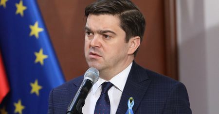 Koronawirus w Polsce. Obostrzenia będą zniesione? Jest zapowiedź i zdecydowana reakcja eksperta