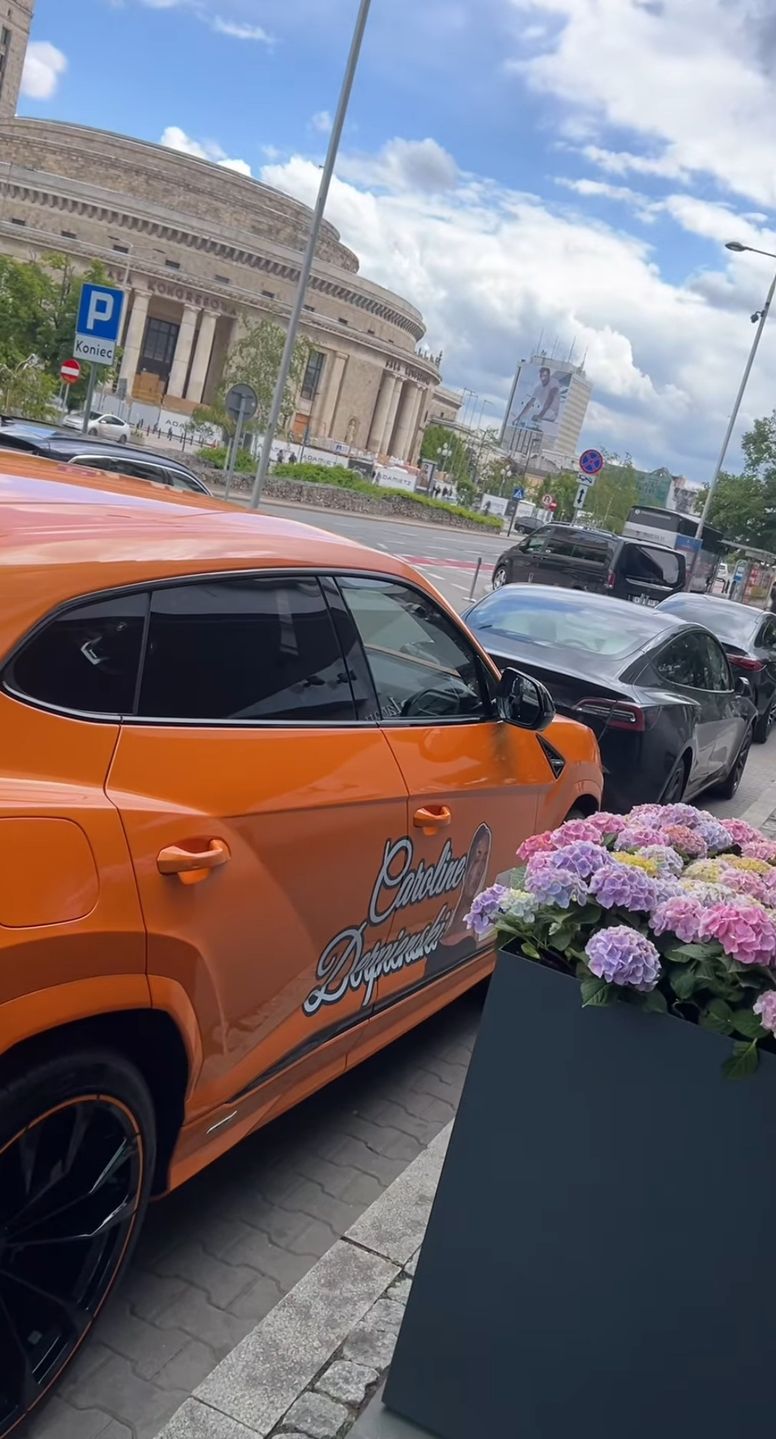 Caroline Derpienski pochwaliła się samochodem