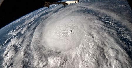 Rosyjscy kosmonauci idą na spacer w kosmosie. Potrwa kilka godzin