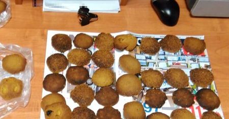 W mieszkaniu 21-latka znaleźli ciasteczka z marihuaną