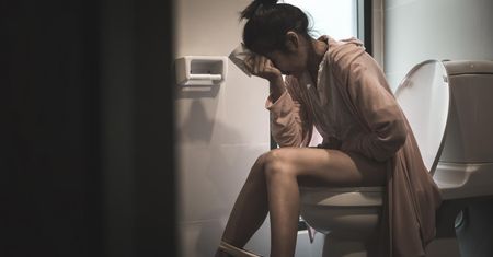 Stolec smolisty – wygląd, przyczyny, diagnostyka i leczenie