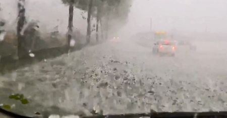 Potężne gradobicie we Francji. Dramatyczne wideo kierowcy