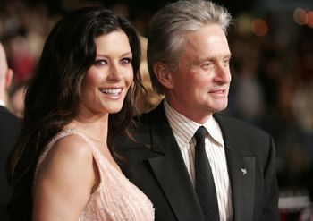 "Powiedział, że będzie ojcem moich dzieci". Tak Zeta-Jones dała kosza Douglasowi