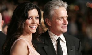 "Powiedział, że będzie ojcem moich dzieci". Tak Zeta-Jones dała kosza Douglasowi