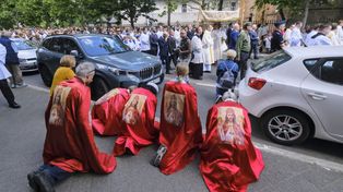 Centralna procesja Bożego Ciała w Poznaniu z udziałem nowego arcybiskupa. Przy ołtarzach cytaty papieża Leona XIV. Zobacz zdjęcia