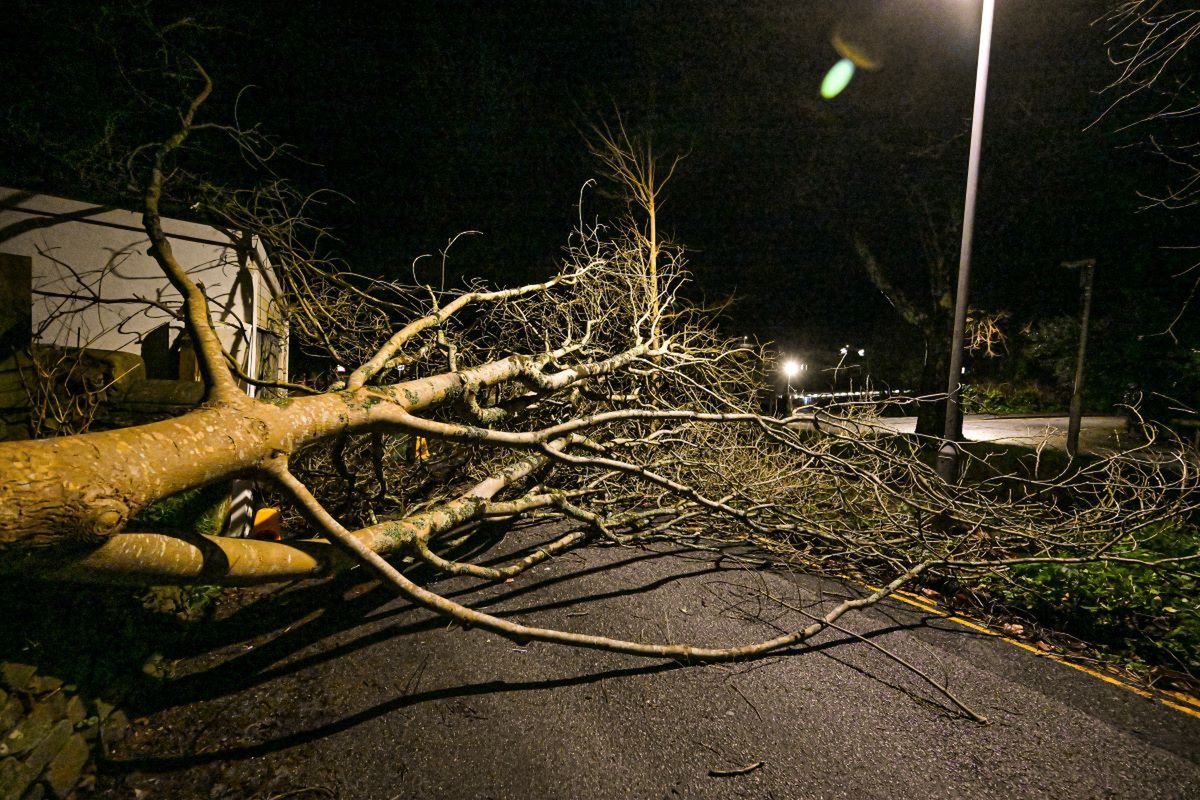 213 km/h. Orkan Goretti paraliżuje północny zachód Francji