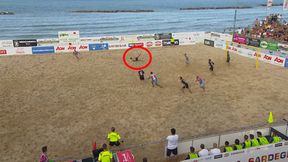 Beach soccer. Nieprawdopodobny gol we Włoszech. Przewrotka zza połowy boiska