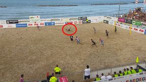 Beach soccer. Nieprawdopodobny gol we Włoszech. Przewrotka zza połowy boiska