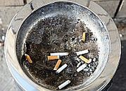 Koncerny tytoniowe zarabiają na najtańszych papierosach