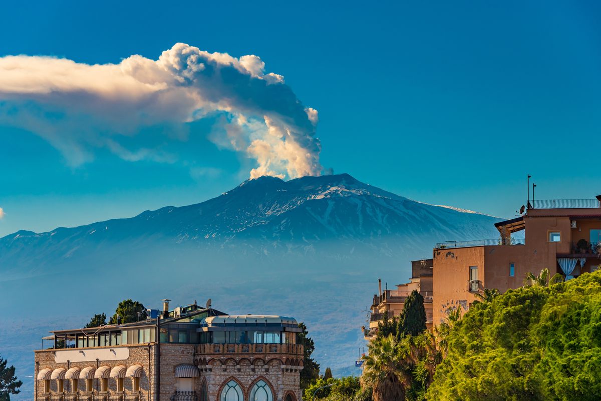 Erupcja Etny widziana z Taorminy