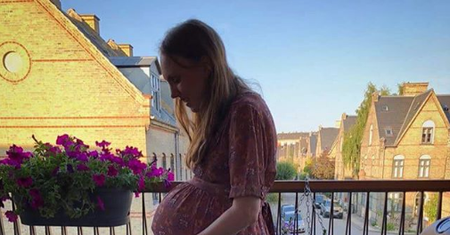 Kobieta spodziewa się trojaczków. Pokazuje jak zmieniło się jej ciało podczas ciąży