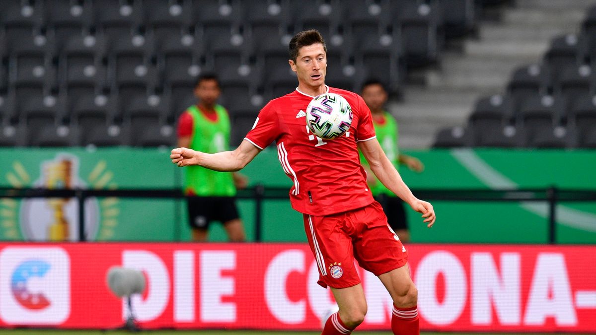 PAP/EPA / JOHN MACDOUGALL / POOL / Na zdjęciu: Robert Lewandowski