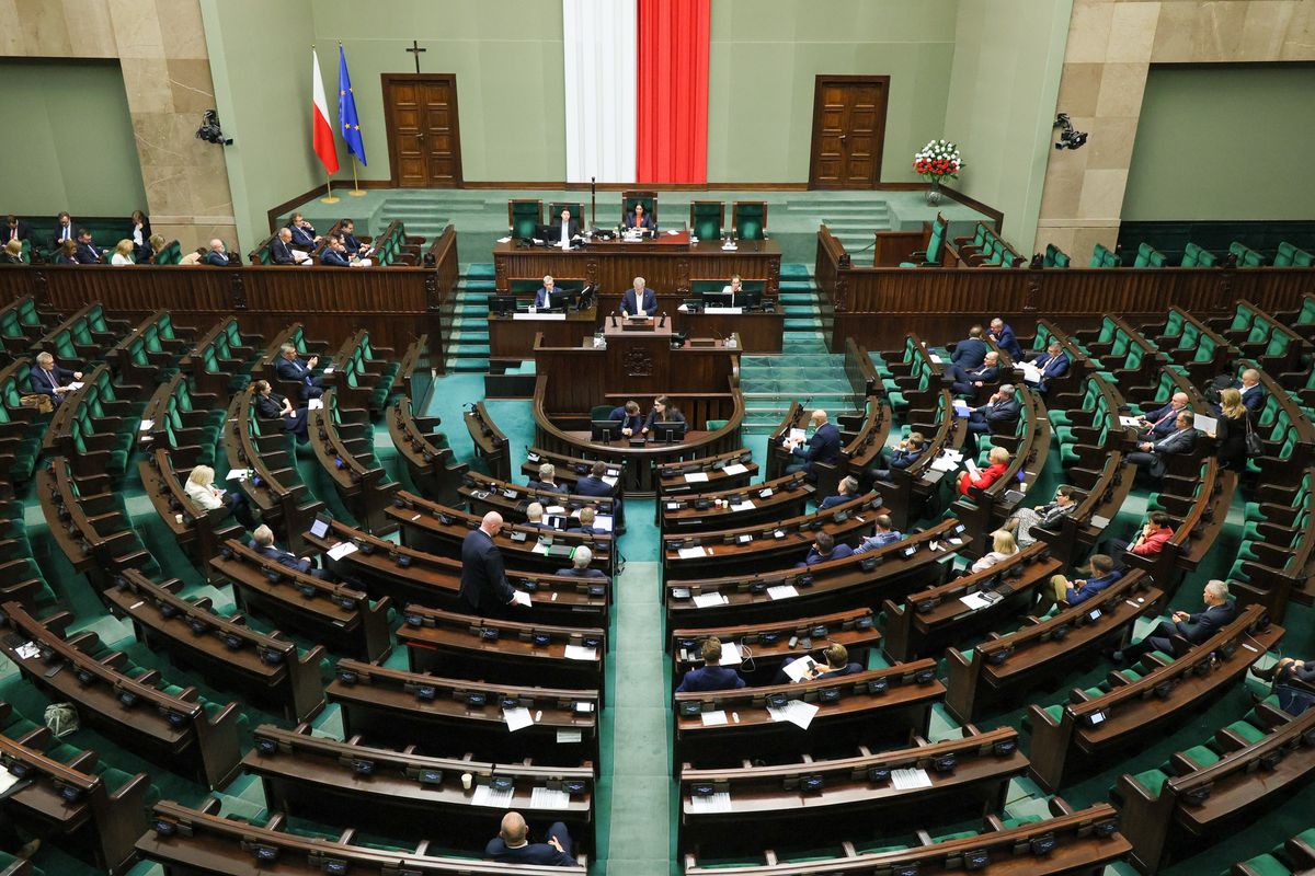 sondaż, prawo i sprawiediwość, platforma obywatelska Jest najnowszy sondaż. Wzrost poparcia dla jednej partii