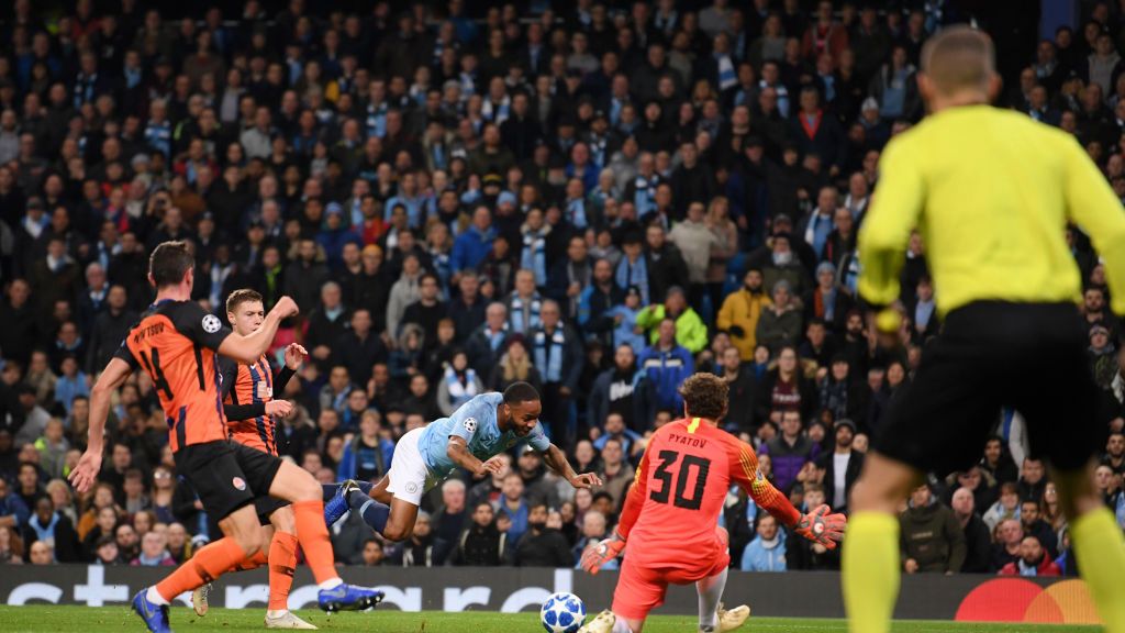 Zdjęcie okładkowe artykułu: Getty Images / Laurence Griffiths / Na zdjęciu: kibice oglądają mecz Premier League