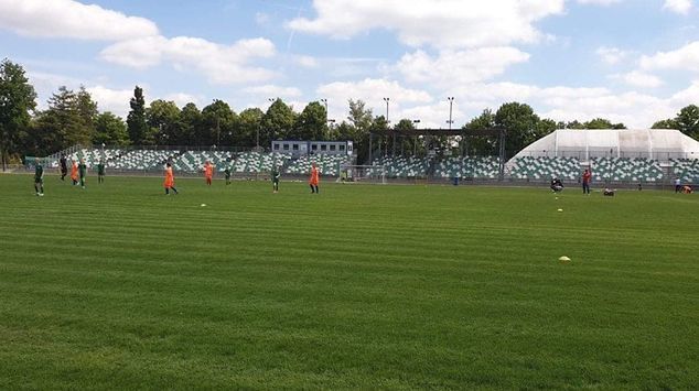 Mecz orlików Warty na zamkniętym boisku