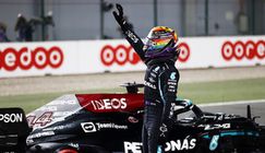 8 punktów i dwa wyścigi do końca. Lewis Hamilton i Max Verstappen toczą zacięty bój