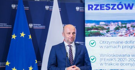 Prezydent Rzeszowa musiał się tłumaczyć. Doliczyli się 64 wyjazdów w delegację