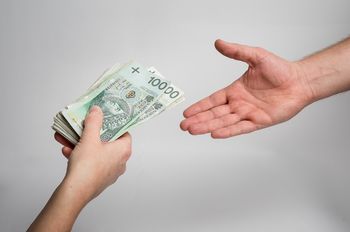 Kupił kurtkę przez Internet. Stracił ponad 200 złotych