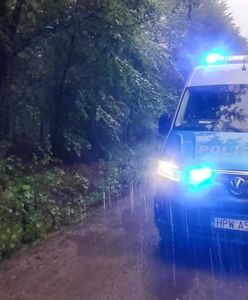 12-latek zadzwonił na policję. W drzwiach stała zapłakana kobieta