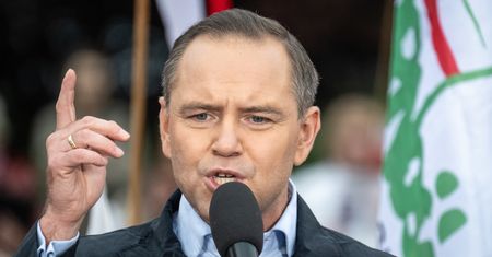 Czy afera z kawalerką Nawrockiego wpłynie na II turę wyborów? Sondaż