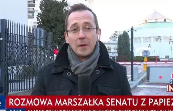 Melodia z "Dziennika Telewizyjnego" zagłuszyła relację reportera TVP Info