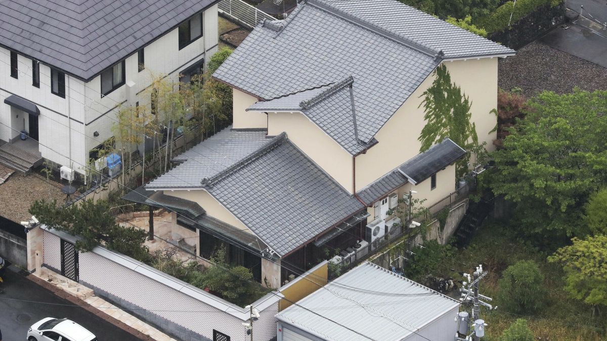 arch45
A photo shows the house of Japanese wealthy person Kosuke Nozaki in Tanabe City, Wakayama Prefecture, western Japan, on April 28, 2021. In 2018, 77-year-old Kosuke Nozaki, a wealthy man who was also known as "Don Juan", died of acute stimulant addiction at home on April 28, 2018. Former wife Saki Sudo was arrested on suspicion of murder and violation of the Stimulants Control Law. Nozaki had no evidence of using stimulants himself. After Sudo, a 52-year-old age difference, married Nozaki, contacted stimulant seller through social media. ( The Yomiuri Shimbun via AP Images )
Yomiuri Shimbun