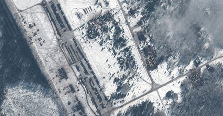 Coraz więcej wojsk przy granicy z Ukrainą. Nowe zdjęcia satelitarne