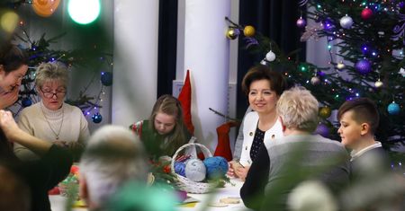Minister wychwala politykę rządu. "Budujemy państwo szczęśliwych rodzin"
