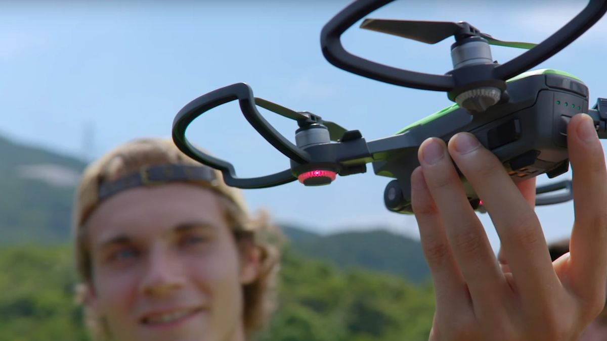 Snapchat szaleje. Po okularach pora na drona? 1