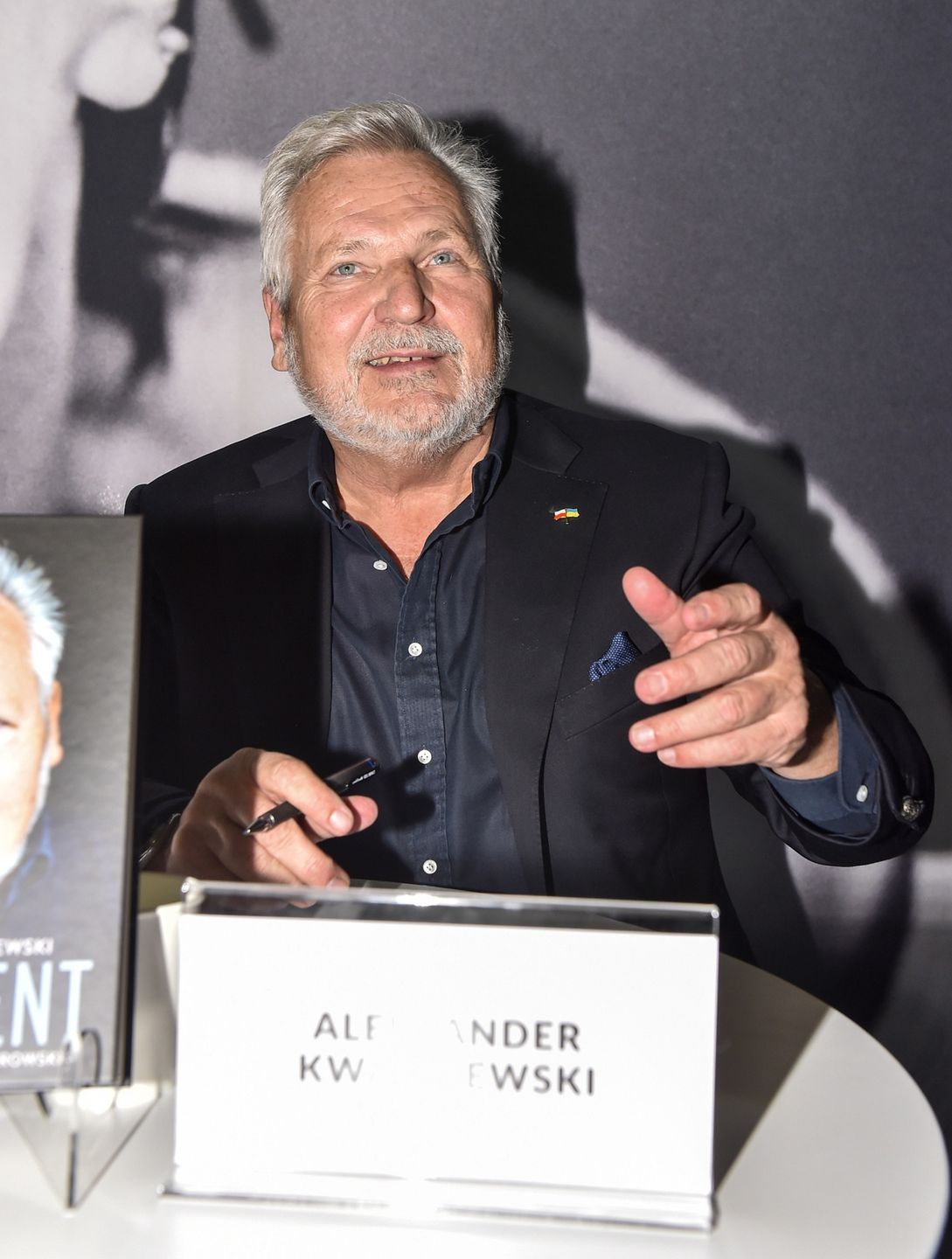 Aleksander Kwaśniewski ostrzygł się u Nergala