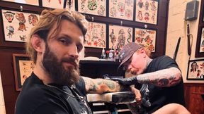 Żyje w dostatku w USA. Tam go rozpoznają. W Polsce jest anonimowy