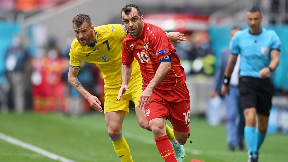 PAP/EPA / Stuart Franklin / Na zdjęciu: Andrij Jarmolenko i Goran Pandev