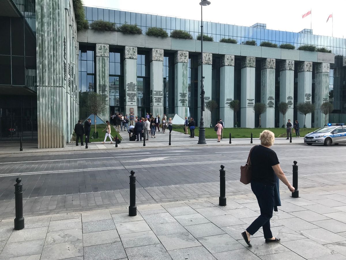 Warszawa. Pirotechnicy sprawdzili budynek Sądu Najwyższego