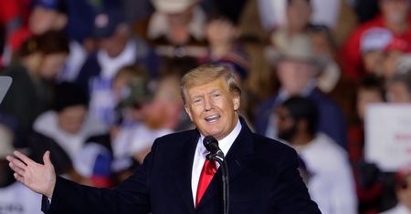 Oskarżenia pod adresem Trumpa o niszczenie dokumentów. Były prezydent USA odpowiada