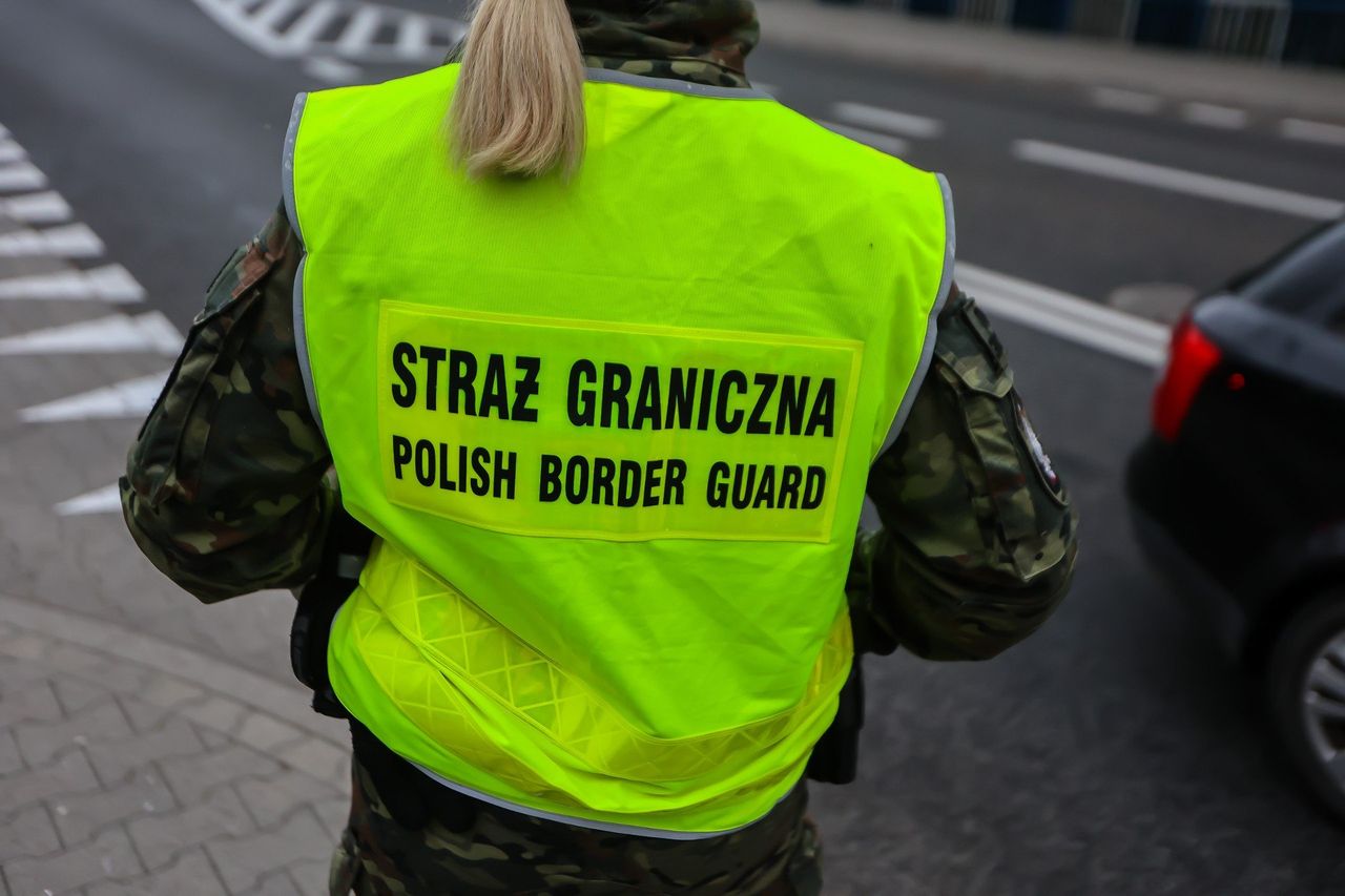 Przemyśl: Areszt dla 48-latka. Znaleziono narkotyki i tysiące paczek papierosów bez akcyzy