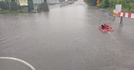 Śląskie. Niebezpieczna pogoda, interwencje strażaków