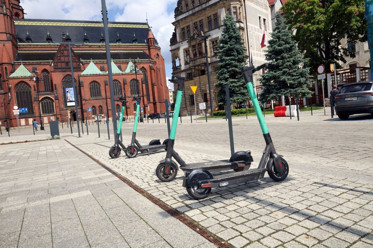 Bolt uruchamia ParkFinder. Nowa funkcja ułatwia parkowanie hulajnóg