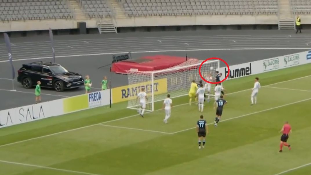 Filip Marchiński strzela gola na 0:1