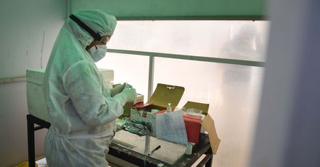 Omikron we Włoszech. Rodzina "pacjenta zero" także zarażona