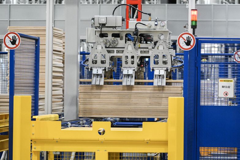 IKEA automatyzuje miejsca pracy. Nad pracami czuwa Polak