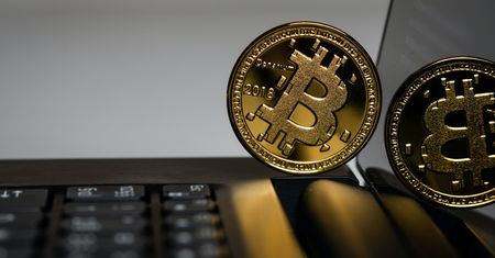 Uwierzył w inwestycję w kryptowaluty. Stracił 80 tys. zł
