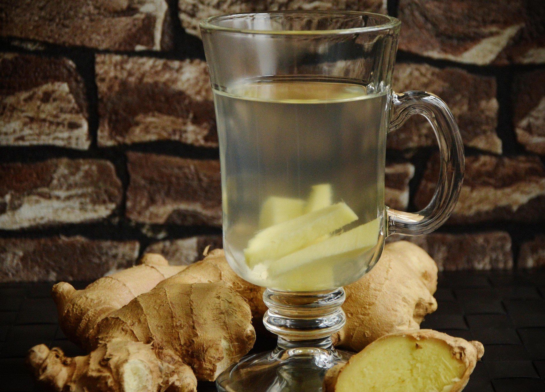 Woda z cytryną i imbirem