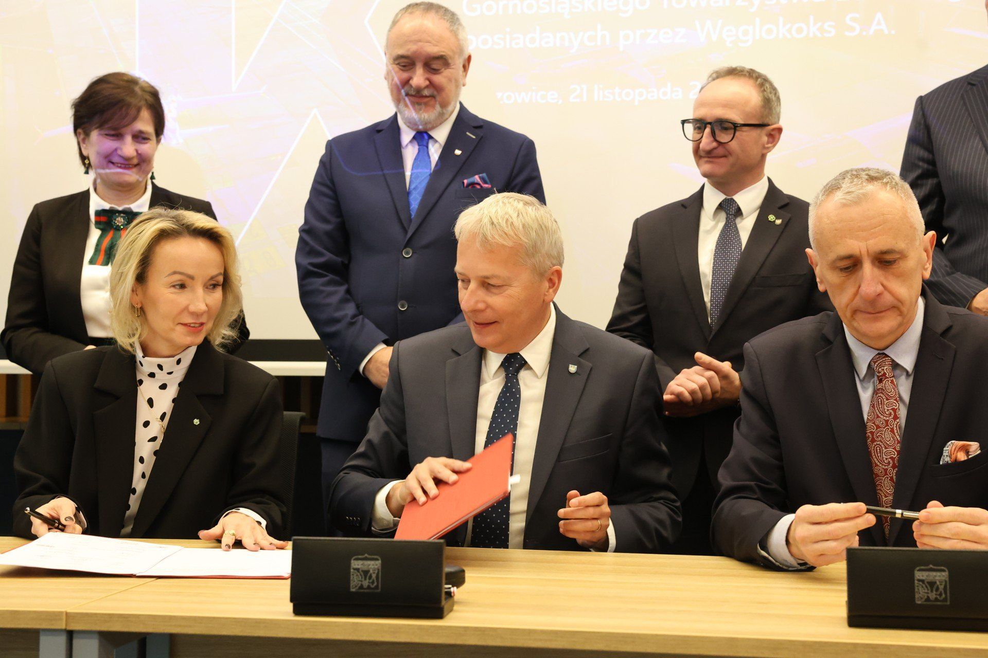 Podpisanie umowy na zakup akcji lotniska w Pyrzowicach