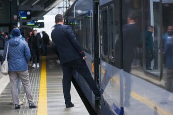 Matka wysiadła, wózek z niemowlęciem został w pociągu. Urząd reaguje