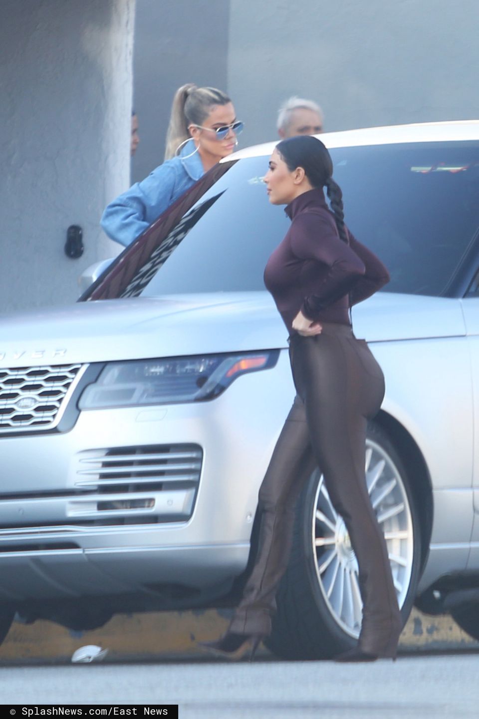 Kim Kardashian i Khloe Kardashian w Los Angeles