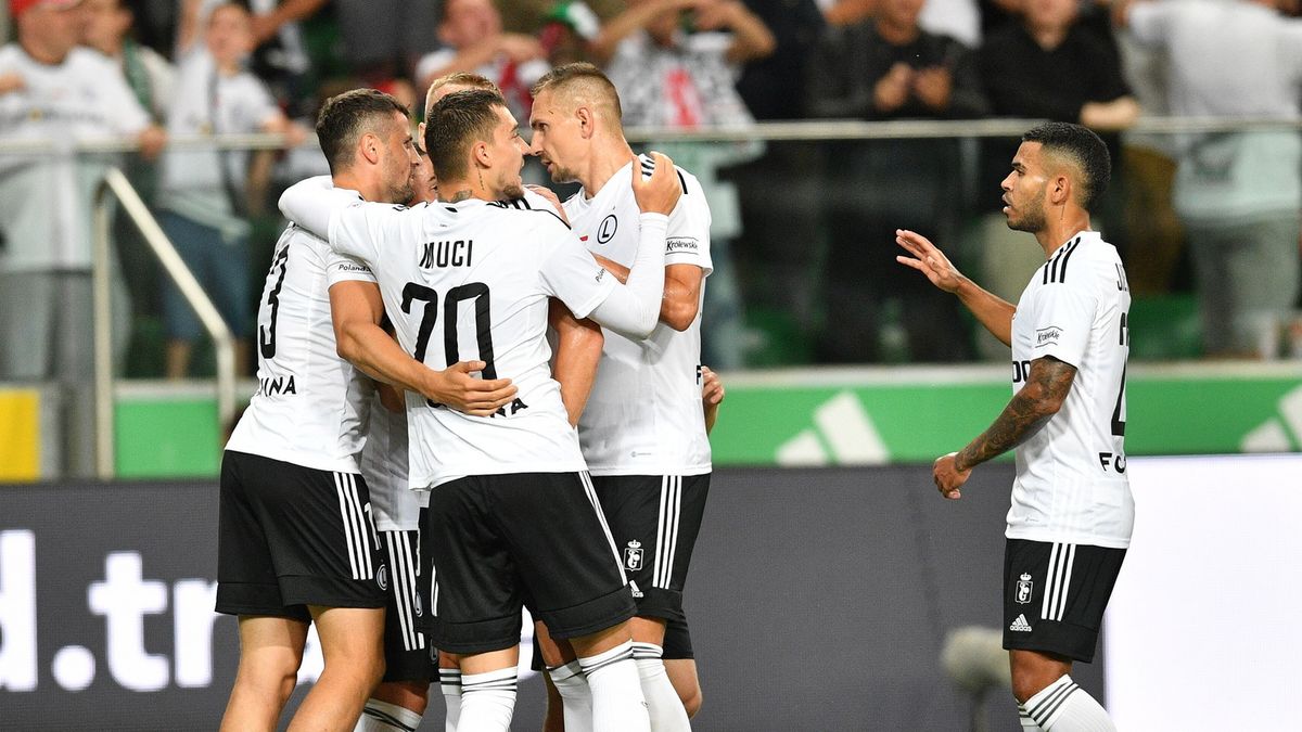 PAP / Radek Pietruszka / Na zdjęciu: piłkarze Legii Warszawa