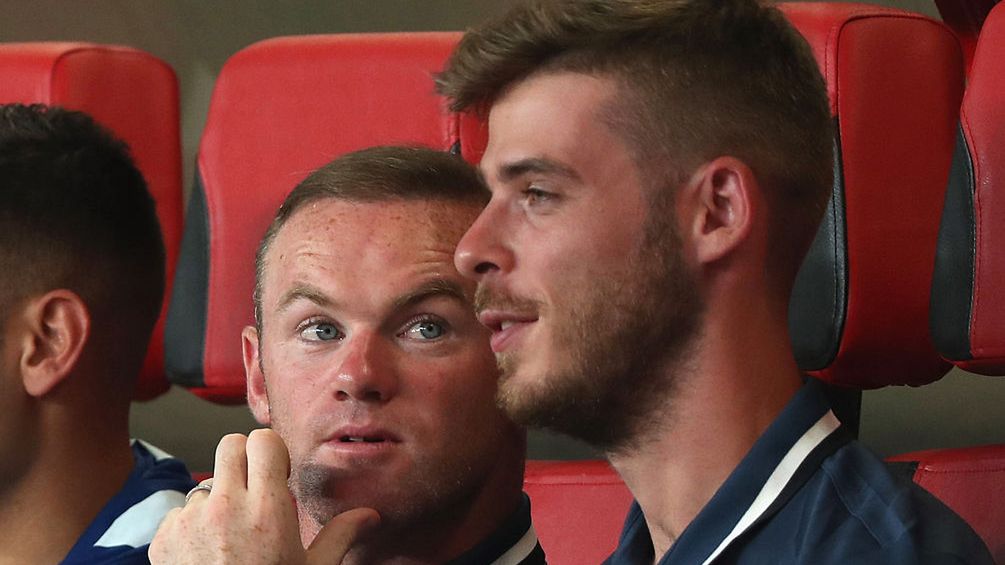 Wayne Rooney (z lewej) i David de Gea