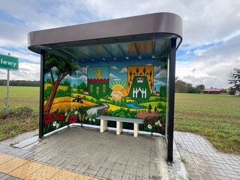 Wspólna inicjatywa dwóch samorządów. Przystanek w gminie Radzanowo przeszedł przemianę